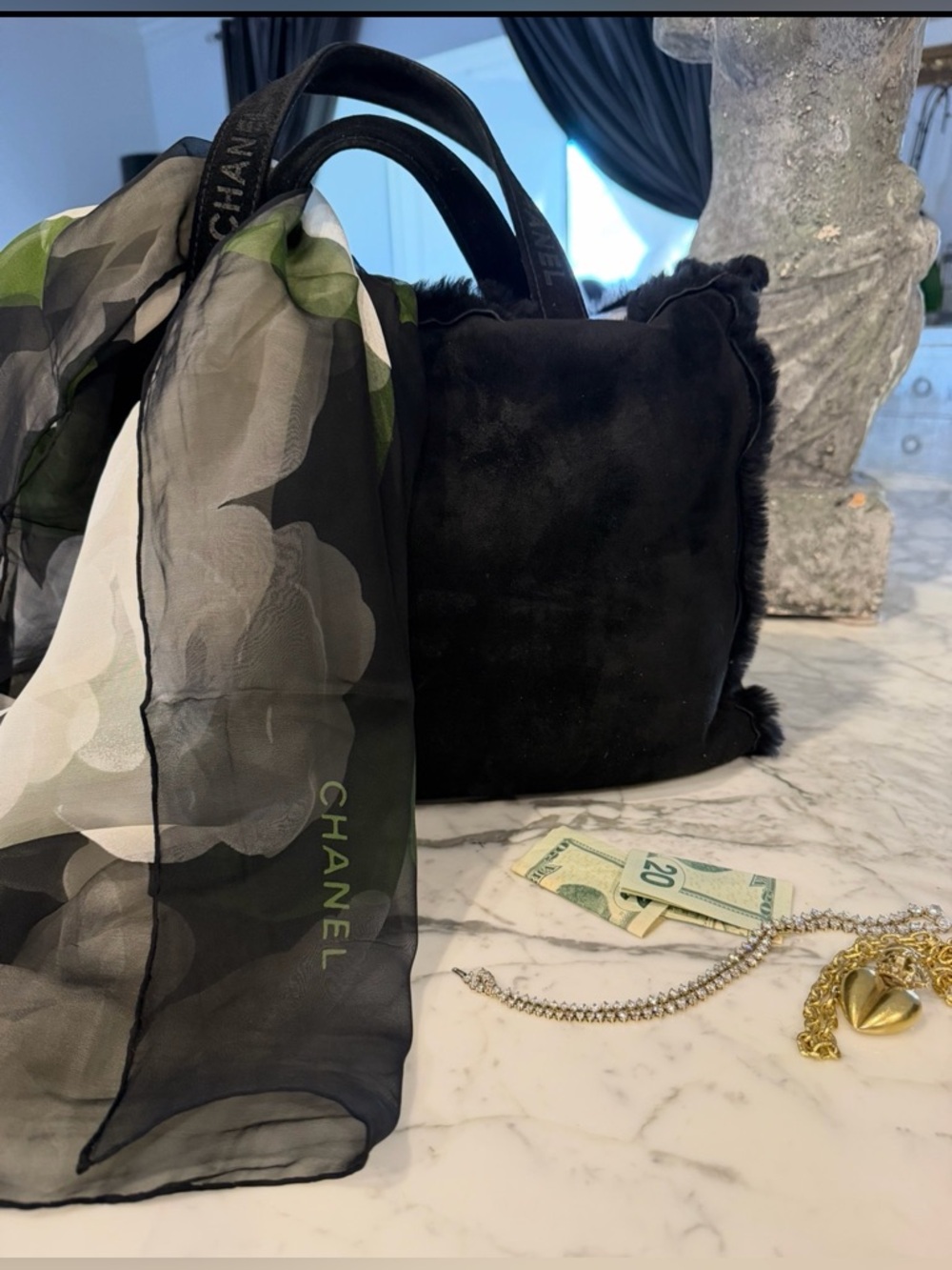 CHANEL 
🔥 Rare Black Chanel shearling tote – hard to find in this condition